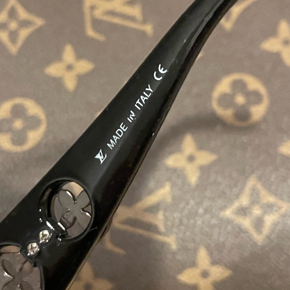 LVee sunglasses glasses monogram to match your bag or purse 😍💎🔥 - Picture 2 of 4